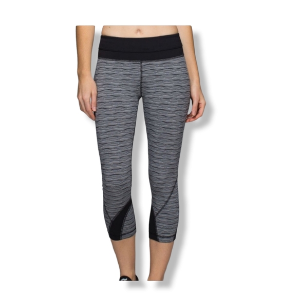 Lululemon Cropped Leggings - Picture 1 of 12